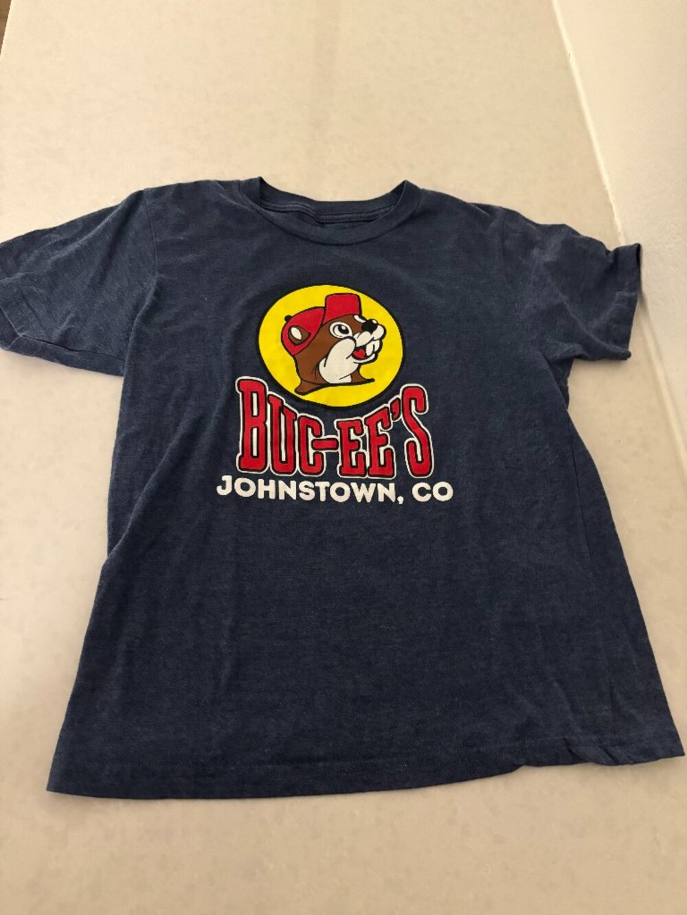 Buc-ee's Graphic T Shirt Youth Large Dark Blue Johnstown CO Short Sleeve Crew